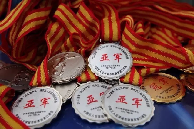 利拉德35+11雄鹿力克快船 鹈鹕轻取老鹰4连胜