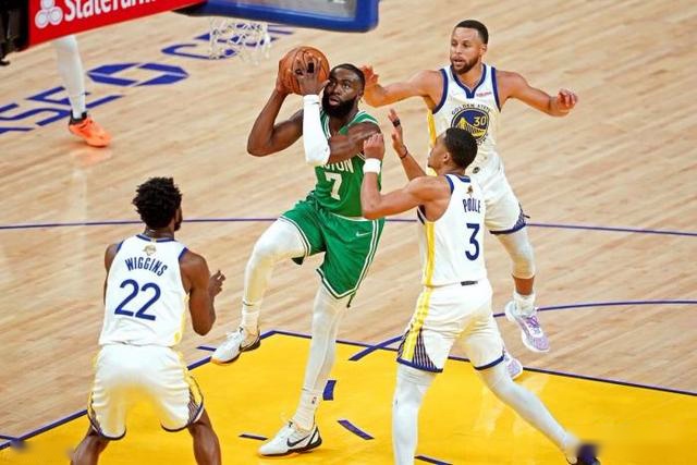 崔永熙17+10赵睿替补15分 广州力克新疆两连胜